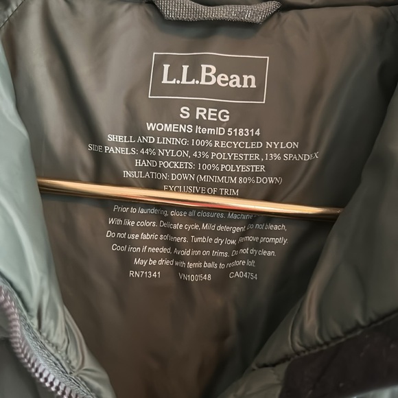 LLBEAN Women's Ultralight 850 Down
Hooded size S EUC - Picture 3 of 5